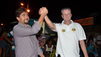 Liderando pesquisa, candidato Jaimão faz comício de encerramento 