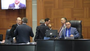 Com déficit na previdência e rombo de R$ 500 milhões, AL aprova orçamento de R$ 20,3 bilhões