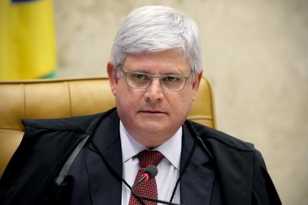 Janot denuncia Lula, Dilma e ex-ministros ao Supremo