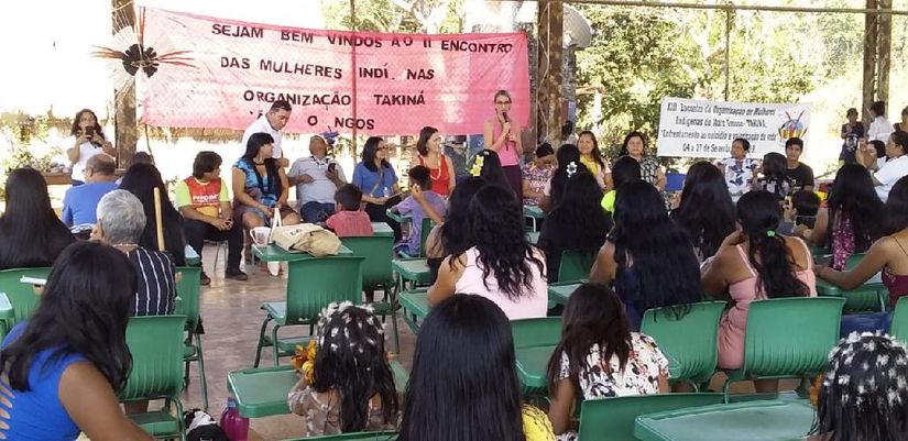 Mulheres indígenas são cadastradas como artesãs para fomentar o comércio