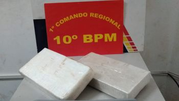 PM intercepta cocaína que seria entregue para o CV e prende mulher 