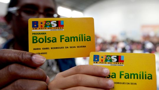 Governo reajusta Bolsa Família em 5,67%