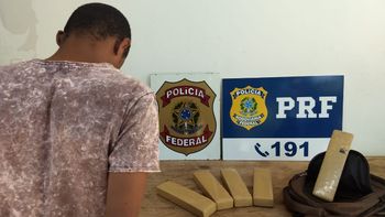 PRF e PF apreendem aproximadamente 5kg de maconha com passageiro de táxi