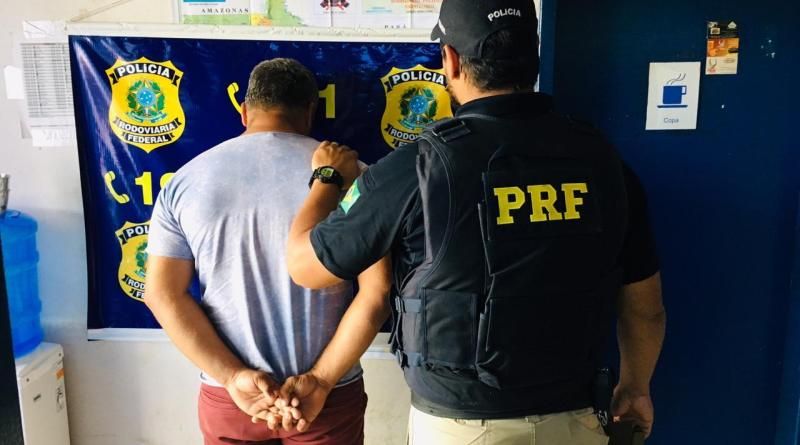 Caminhoneiro suspeito de assassinar esposa é preso durante viagem