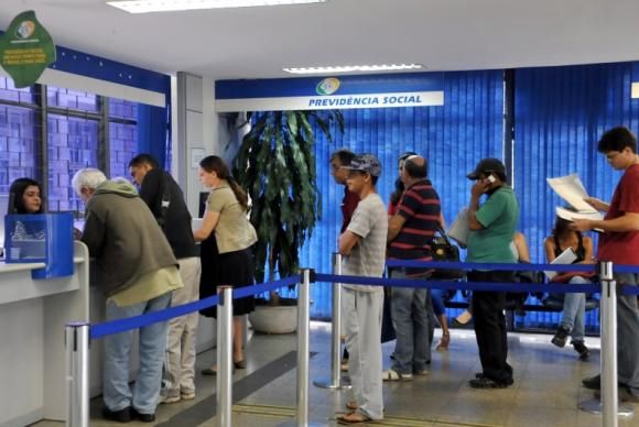 Governo quer que Estados e municípios aprovem em 6 meses reforma para servidores