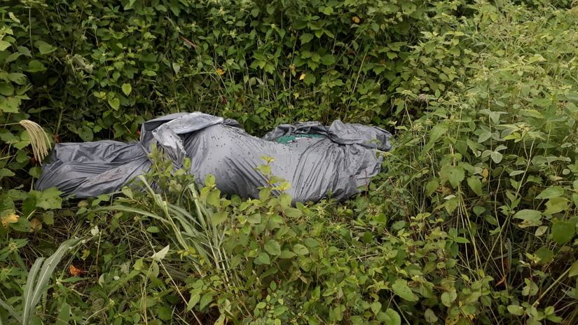 Corpo de homem amarrado em lona é encontrado em matagal de bairro na Cuiabá 