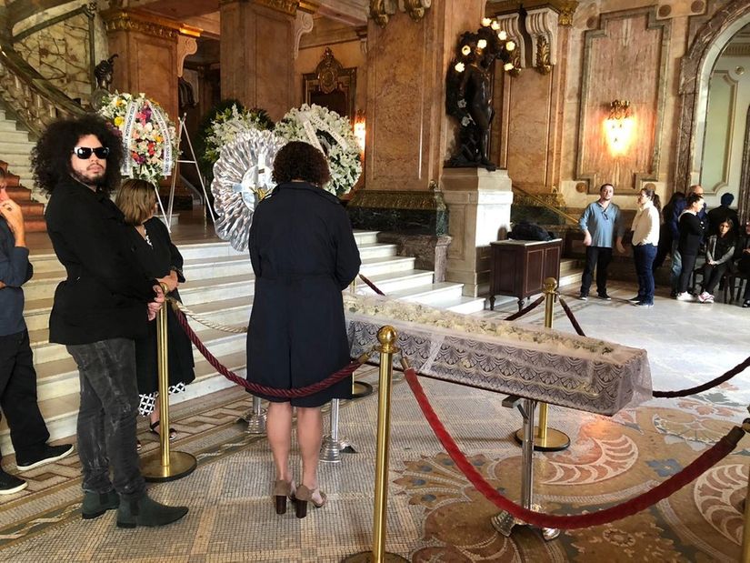 Aberto ao público, velório de João Gilberto é realizado no Theatro Municipal do Rio nesta segunda