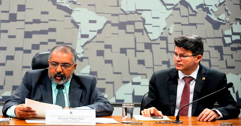 Relatório de Medeiros que prevê porte de arma para cinco categorias profissionais é aprovado 