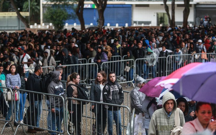 Com economia patinando, renda do brasileiro deve ficar estagnada este ano