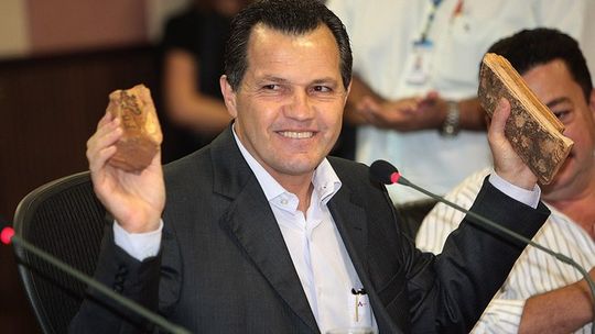 Coluna da capital sugere que ex-governador funda própria igreja