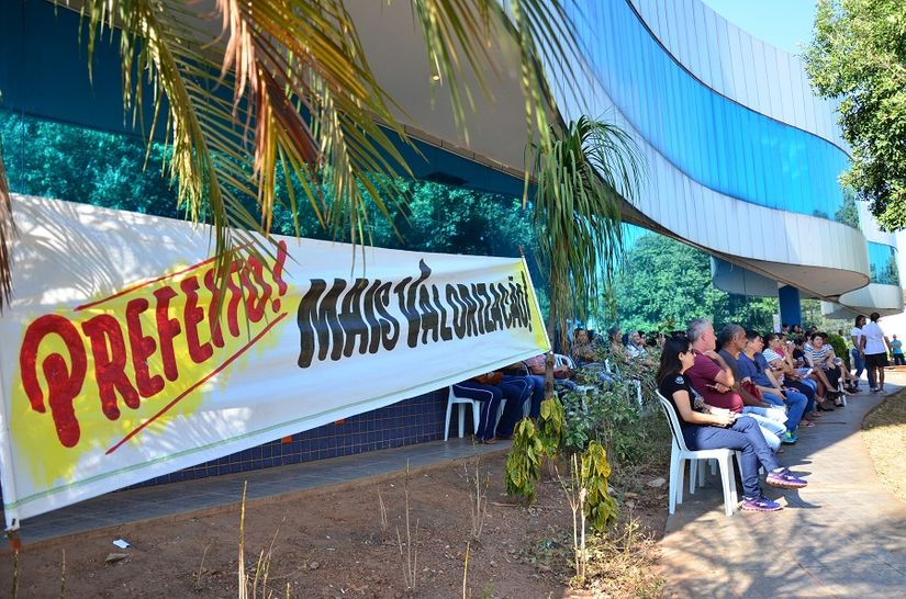 Sem cumprimento do Executivo, servidores voltam a paralisar serviços em Rondonópolis