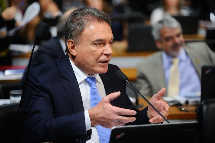 PEC reduz número de deputados federais para 405