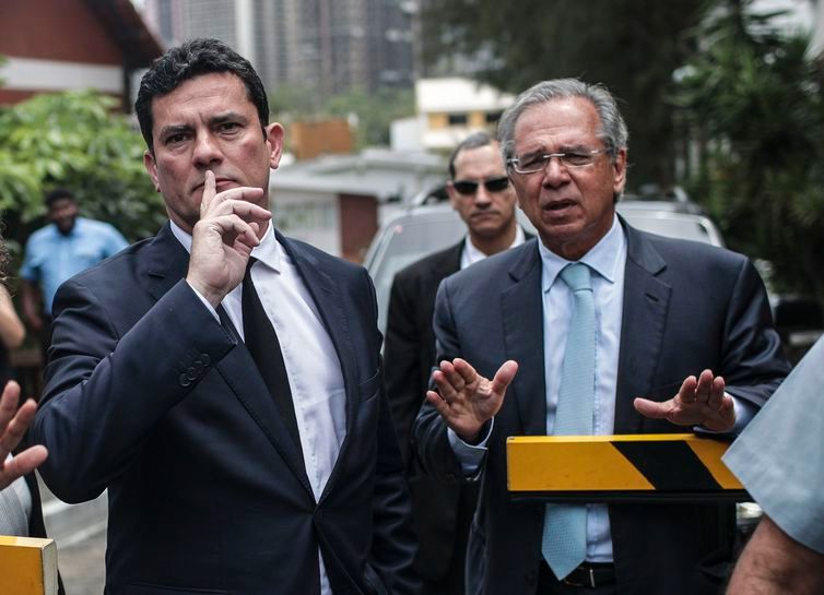Bolsonaro diz que Moro terá "liberdade" para escolher sua equipe