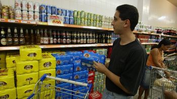 Confiança do Comércio recua 0,2 ponto em janeiro, diz FGV