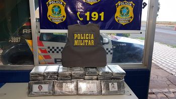 PM e PRF interceptam carregamento de cocaína escondida em fundos falsos de carro na BR-364