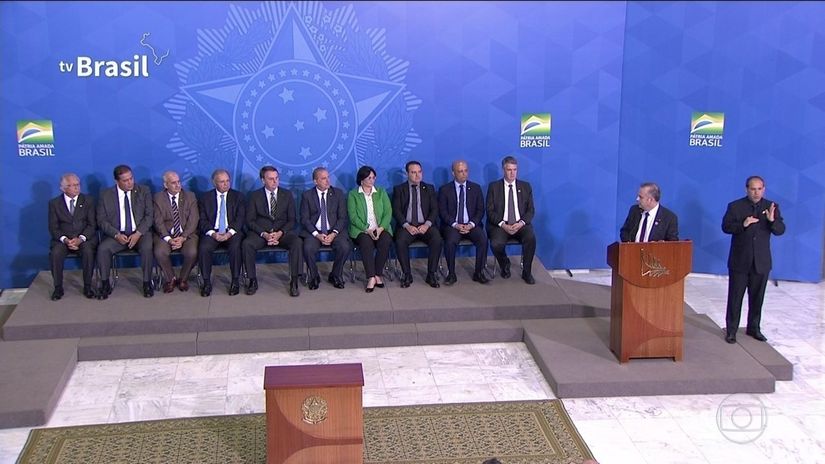 Governo anuncia programa para tentar estimular contratação de jovens