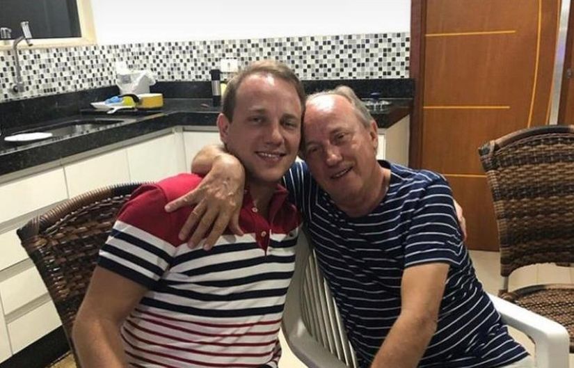 Corpos de pai e filho são encontrados parcialmente carbonizados fora de avião