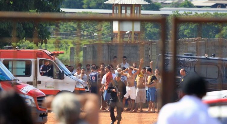 Presos planejavam rebeliões em 20 presídios goianos, diz secretário de Segurança