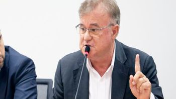 Mega empresário se mostra desconfortável em depoimento da CPI da sonegação fiscal
