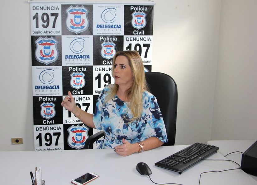 Delegada retoma investigação e interroga mulher de envolvido em suposto esquema