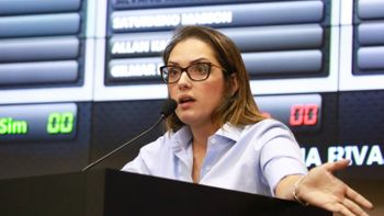  Janaina chama de aberração rito criado por conselheiro interno, "É como poste mijando em cachorro"