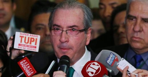 Ao comunicar renúncia, por fora Cunha chorou. Por dentro, riu