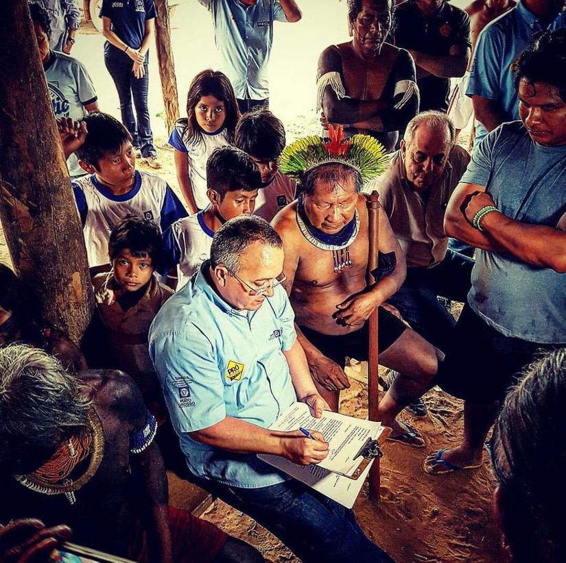 Governador assegura para índios melhora da estrada que atravessa Parque do Xingu