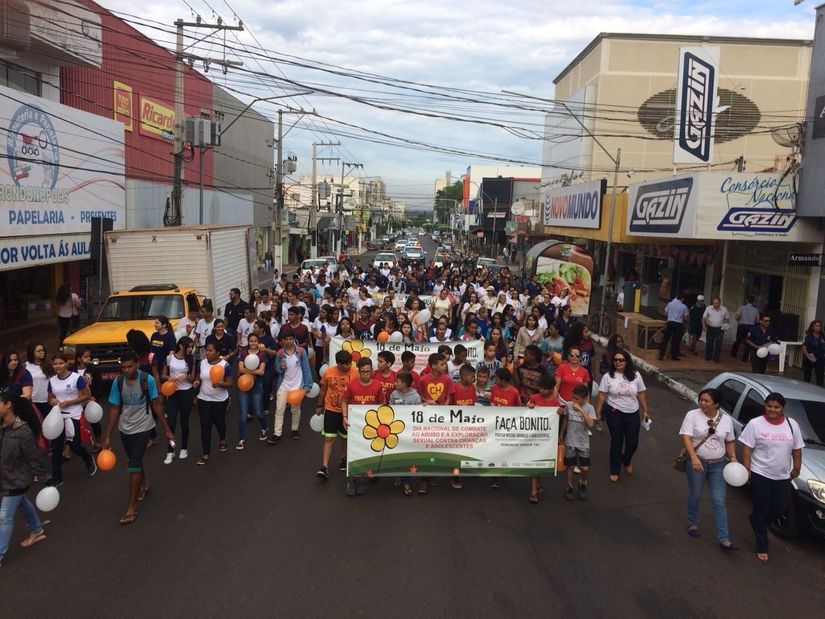 Mais de 250 participam de ato contra violência assexual infantil em Rondonópolis 