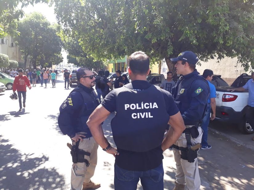 Operação conjunta fiscaliza mais de 100 veículos na feira do CPA
