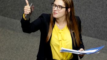 Janaína reafirma que gravidez não muda planos de briga por 1ª secretaria