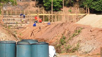 Pátio e secretária vistoriam obra da W11