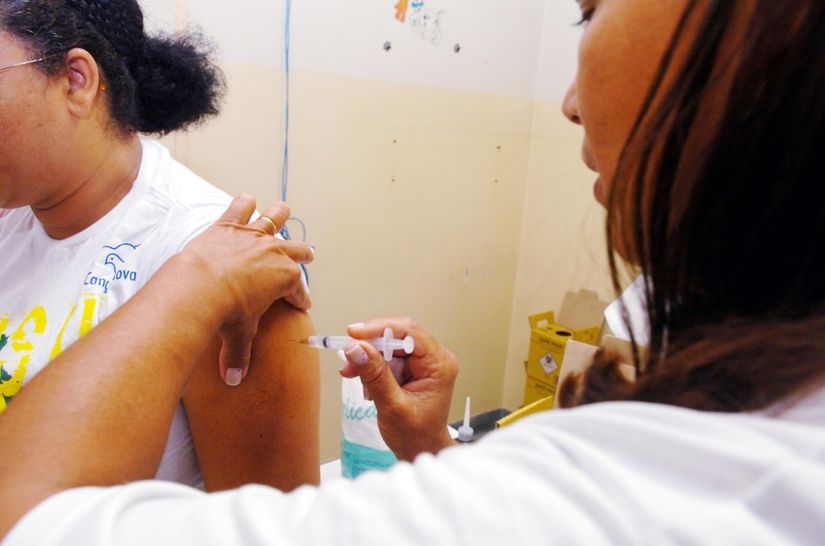  “Uma dose da vacina garante proteção permanente contra a febre amarela”, explica enfermeira