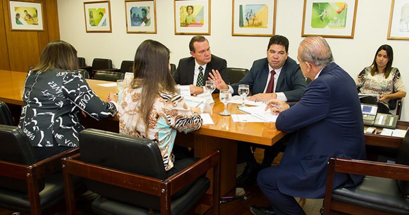 Wellington e Cidinho cobram regularização fundiária no Estado 