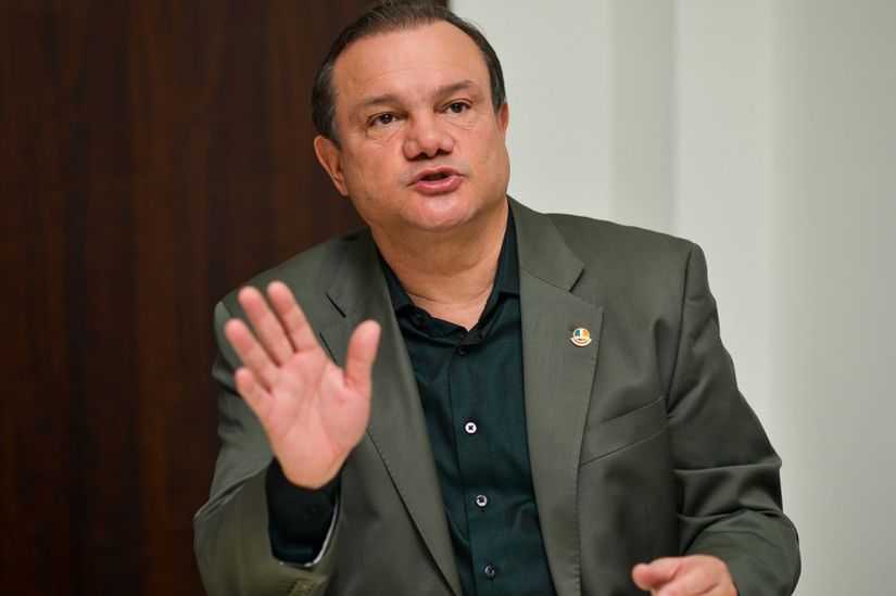 W.F. consegue vitória contra Taques e TRE determina que tucano apague post