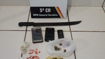 Casal é preso após tentar matar jovem com facão