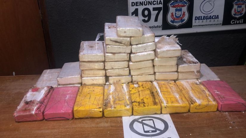 Traficante é preso em caminhonete carregada com 40 tabletes de cocaína