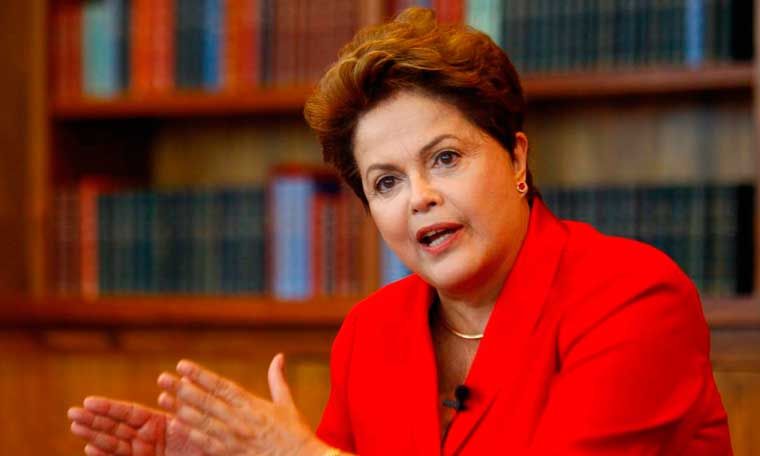Dilma ataca Lava-Jato e defende candidatura de Lula