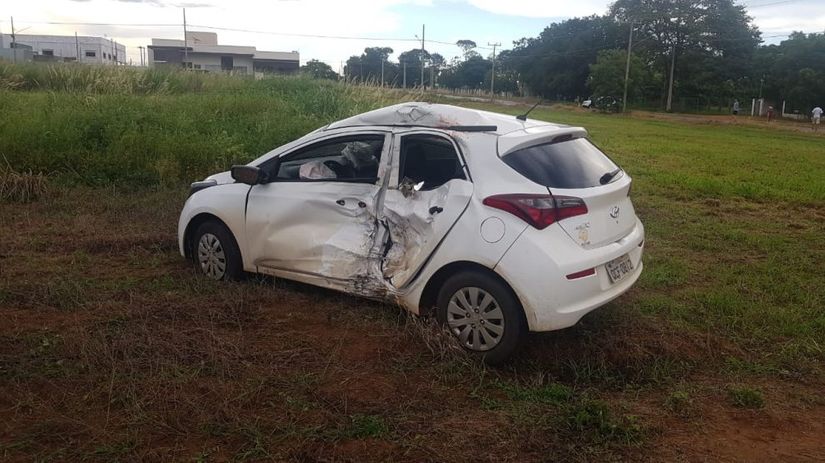 Acidente entre carro e moto deixa uma pessoa morta e duas feridas no interior 