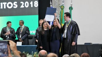 Em discurso, Janaina defende harmonia entre Poderes e diz que Taques faz birra ao não enviar Fethab 