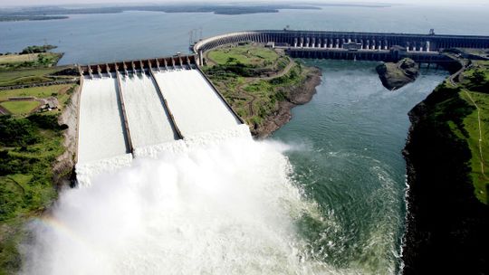 Brasil e Paraguai cancelam ata sobre compra de energia de Itaipu