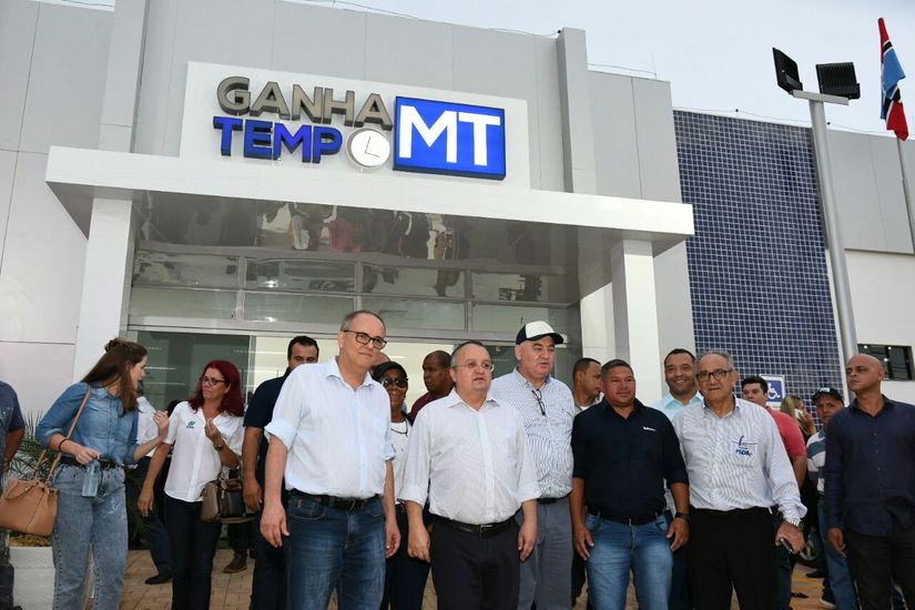 Taques e Pátio lideram comitiva em visita às obras do município