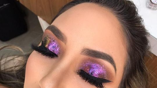 Especialista diz que make Glow está em alta neste Réveillon