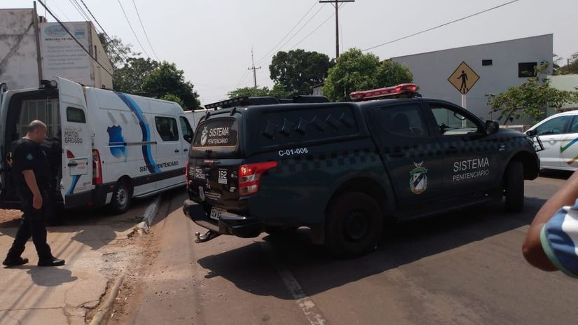 Policiais do Amazonas e de MT cumprem 17 mandados de prisão contra golpistas da internet