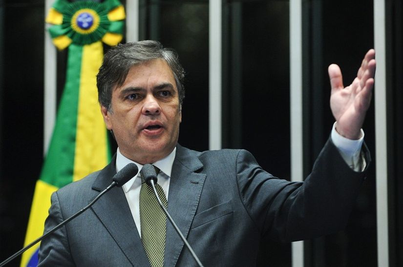 Cássio Cunha Lima reassume mandato no Senado