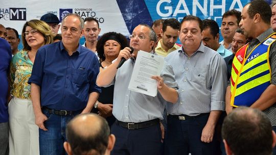Inauguração oficial tem Taques, Pátio outras autoridades no palanque