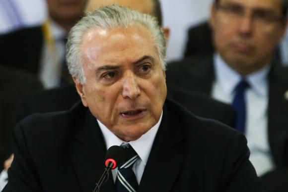Temer pede apoio ao PSB para reforma tributária e agradece votos na CCJ