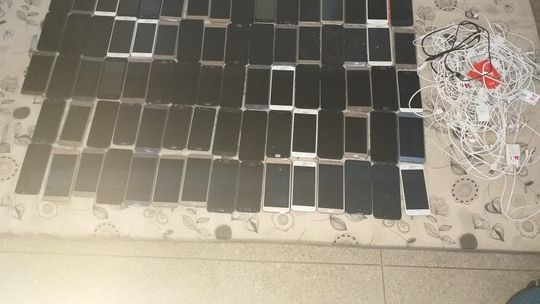 Agentes encontram mais de 70 celulares escondidos em forro de sala da PCE 
