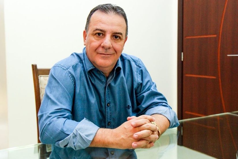 Novato, deputado abriga aliado de Mauro Savi acusado de corrupção