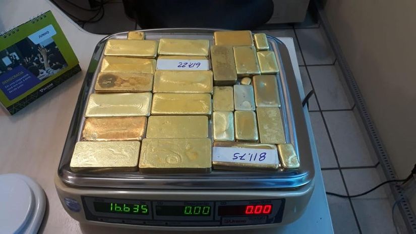 Aeronave é interceptada e carga de ouro avaliada em R$ 2,8 milhões é apreendida