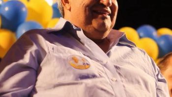 Para não ser chutado, candidato tenta azedar comício